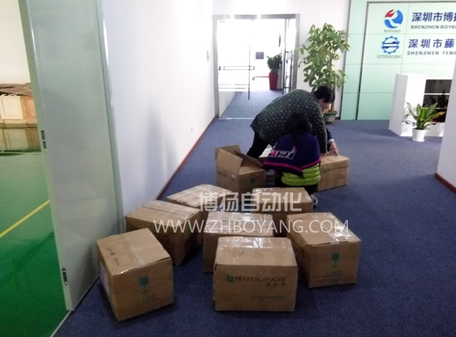 大量GL5-T/28A/115倍加福槽型開關及光電開關到貨！